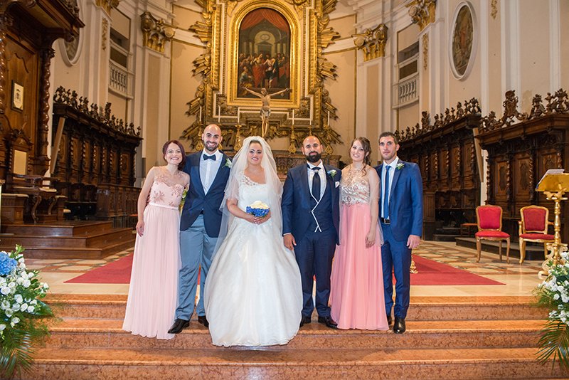 foto di gruppo al matrimonio